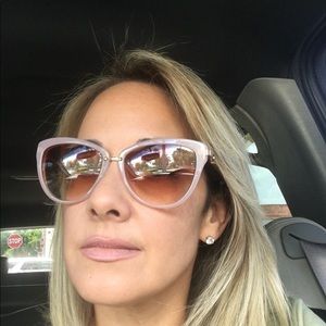 Meet your Posher, Dunia